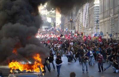 이탈리아 로마에서 수십만 명이 시위를 벌였다(10월 15일)(사진 출처: http://www.vosizneias.com) 