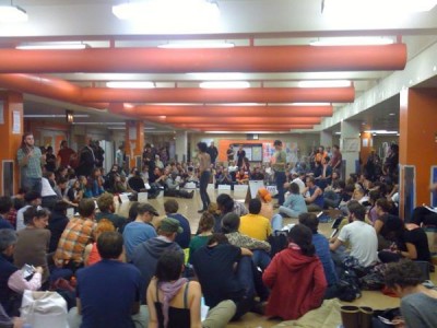 11월 7일, 그룹들의 ‘Spokescouncil’이 머리 버그트롬(Murry Bergtraum) 고등학교에서 처음 개최되었다.(사진: occupywallst.org) 이 회의에 대해서는 리포트16의 그레이버 글 참조.