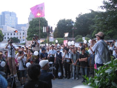 수상 관저 앞 자유 발언대 ( 8월 10일)